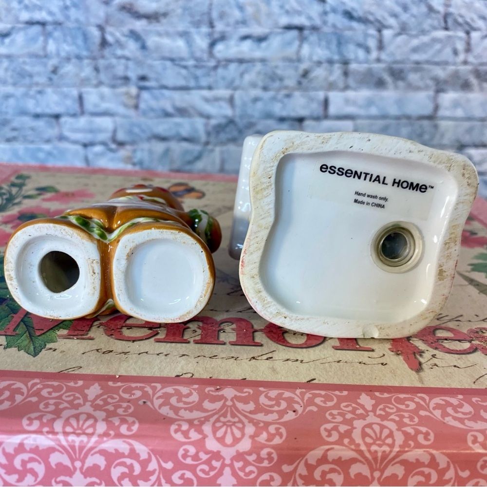 Gingerbread Salt Pepper Shaker Holiday Decor Christmas Whimsical Table Playful - Picture 5 of 6